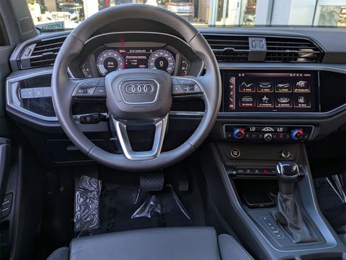 Used 2025 Audi Q3 2.0T Premium image 8