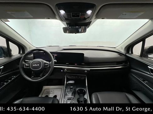 Used 2025 Kia Carnival SX Prestige image 9