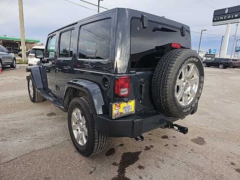 Used 2016 Jeep Wrangler Unlimited Sahara w/ Connectivity Group image 4