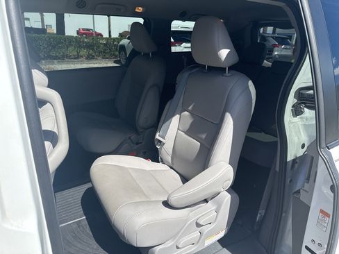 Used 2020 Toyota Sienna XLE w/ XLE Navigation Package image 22