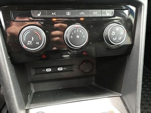 Used 2023 Volkswagen Taos SE FWD image 41