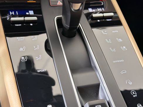 New 2026 Porsche Macan image 20