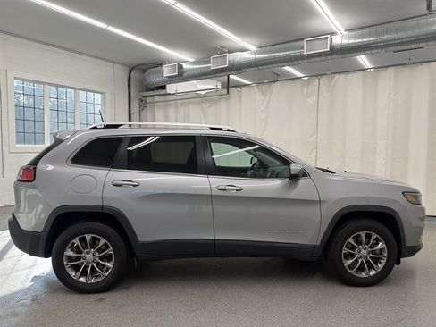 Used 2020 Jeep Cherokee Latitude Plus w/ Comfort/Convenience Group AWD/4WD image 4
