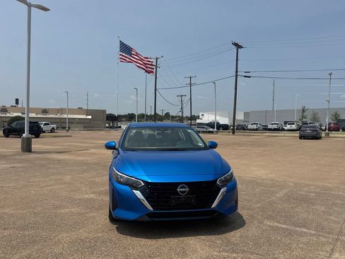 Used 2025 Nissan Sentra SV w/ SV Premium Package FWD image 4