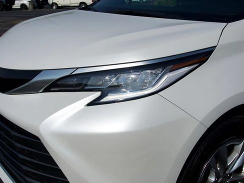 Used 2026 Toyota Sienna Limited AWD/4WD image 16