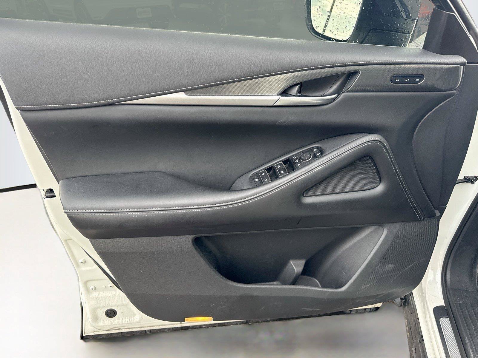 Used 2023 INFINITI QX60 Luxe w/ Cargo Package FWD image 7