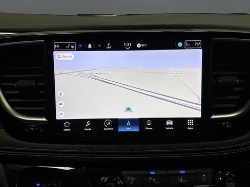 Used 2022 Chrysler Pacifica Limited w/ Uconnect Theater Family Group image 10