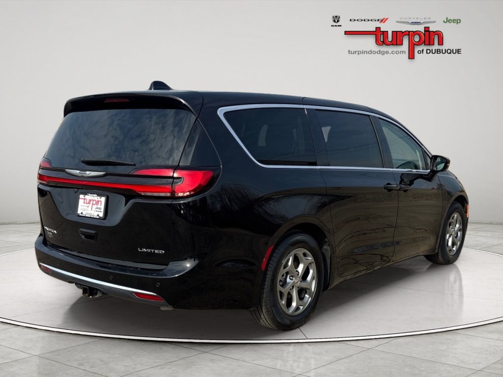 Used 2024 Chrysler Pacifica Limited w/ Trailer Tow Group FWD image 5