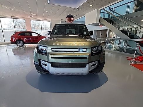 Used 2022 Land Rover Defender 110 SE image 9