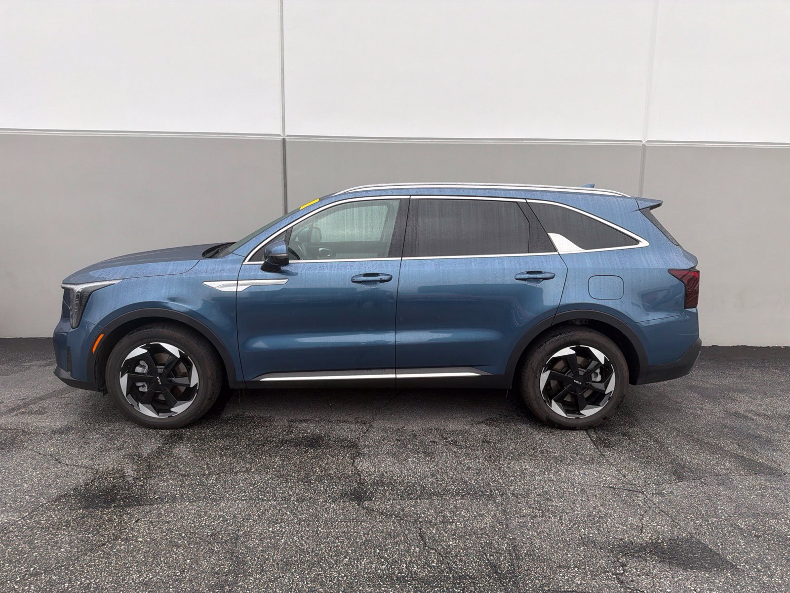 Used 2025 Kia Sorento EX AWD/4WD image 2
