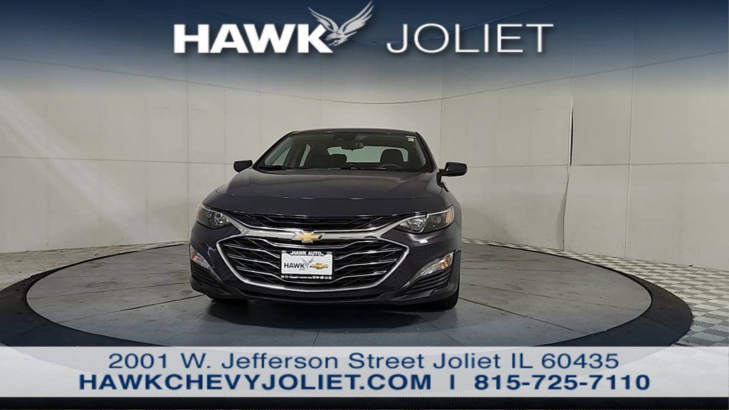 Used 2025 Chevrolet Malibu LT FWD image 2