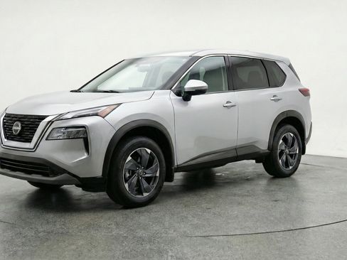 Used 2025 Nissan Rogue SV image 3