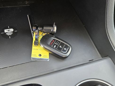 Used 2025 Honda Pilot EX-L image 19