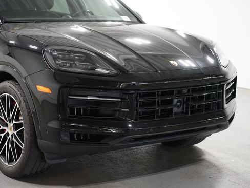 Certified 2024 Porsche Cayenne S AWD/4WD image 4