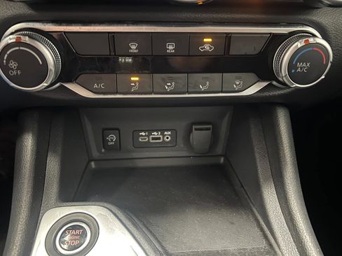 Used 2025 Nissan Sentra SV FWD image 39