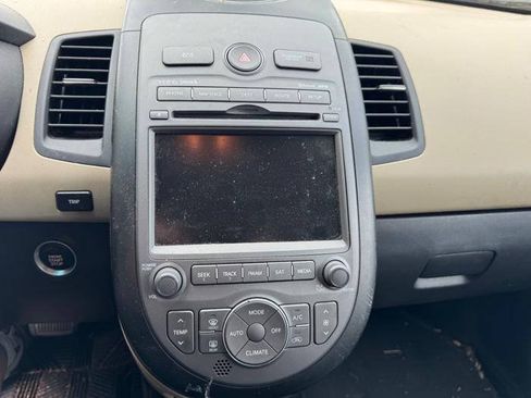 Used 2013 Kia Soul ! w/ Premium Pkg FWD image 35