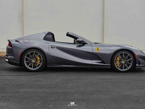 Used 2022 Ferrari 812 GTS image 8