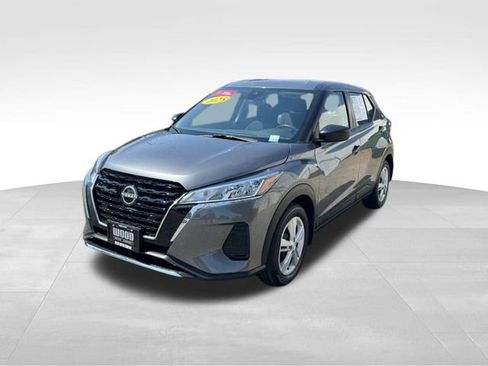 Certified 2025 Nissan Kicks Play S image 3