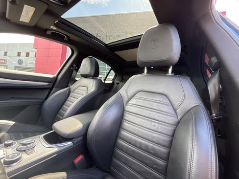 Certified 2023 Alfa Romeo Stelvio Veloce AWD/4WD image 29