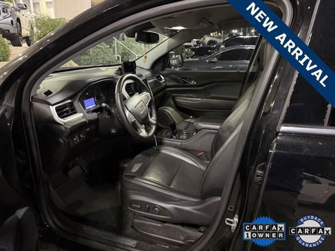 Certified 2023 GMC Acadia SLT w/ Preferred Package image 4