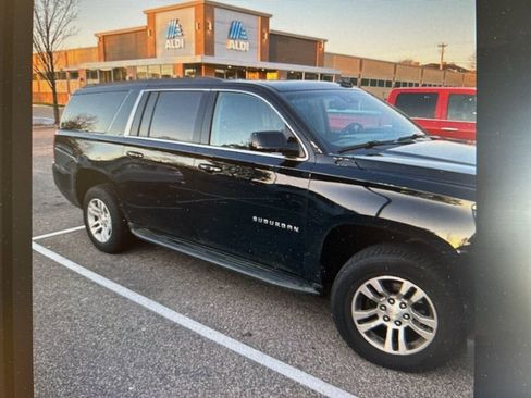 Used 2016 Chevrolet Suburban LT AWD/4WD image 5