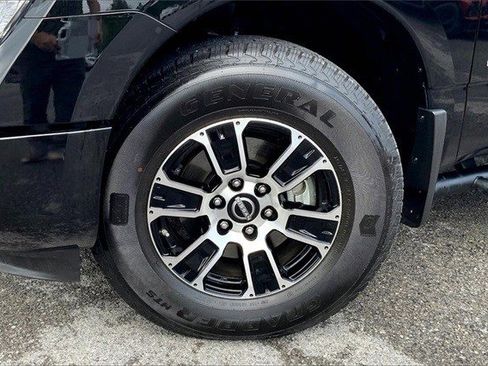 Used 2024 Nissan Titan SV w/ SV Convenience Package image 32