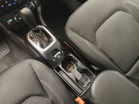 Used 2023 Jeep Renegade Latitude w/ Sun/Sound Group AWD/4WD image 26