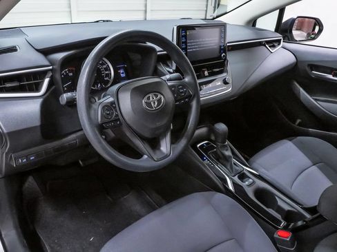 Used 2020 Toyota Corolla LE FWD image 2