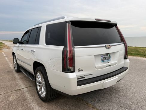 Used 2018 Cadillac Escalade Luxury AWD/4WD image 7