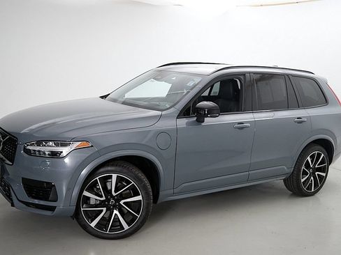 Certified 2023 Volvo XC90 T8 Ultimate w/ Protection Package Premier AWD/4WD image 3