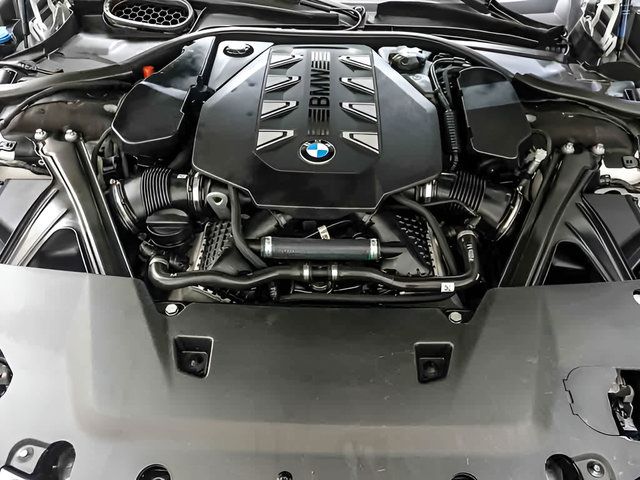 Used 2023 BMW 760i xDrive AWD/4WD image 29