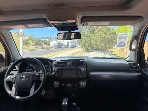 Used 2018 Toyota 4Runner TRD Off-Road Premium AWD/4WD image 31