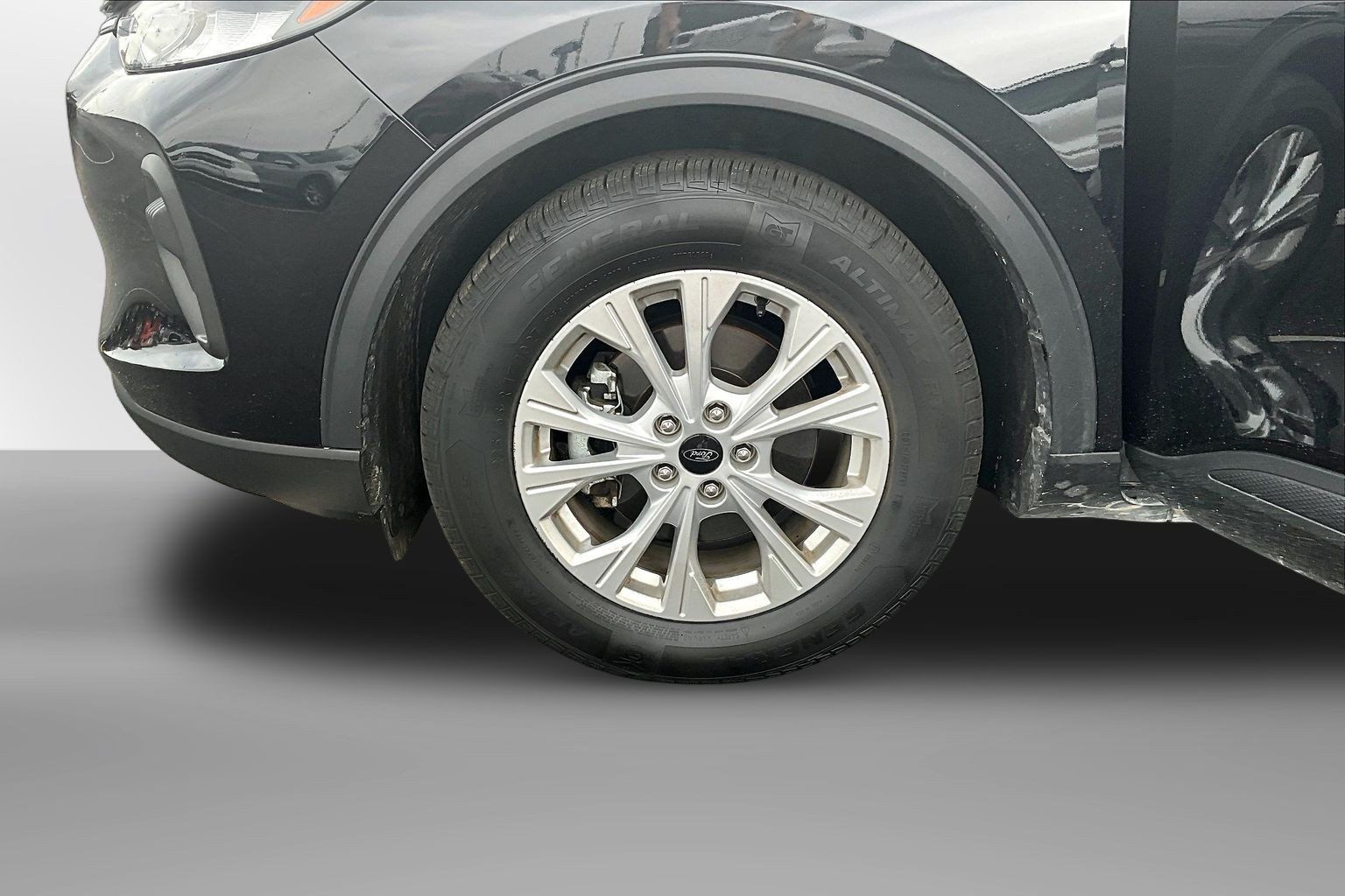 Used 2023 Ford Escape Active w/ Cold Weather Package FWD image 3