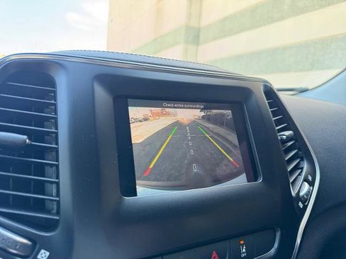 Used 2021 Jeep Cherokee Latitude Plus image 25