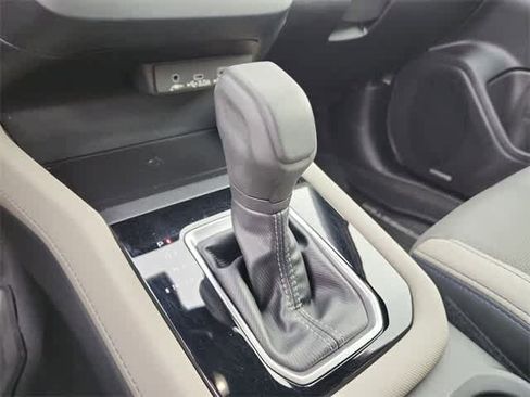 Certified 2025 Subaru Forester Limited image 29