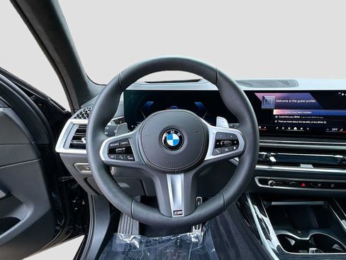 Certified 2026 BMW X7 xDrive40i w/ M Sport Package AWD/4WD image 11