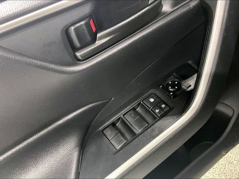 Used 2019 Toyota RAV4 LE AWD/4WD image 42