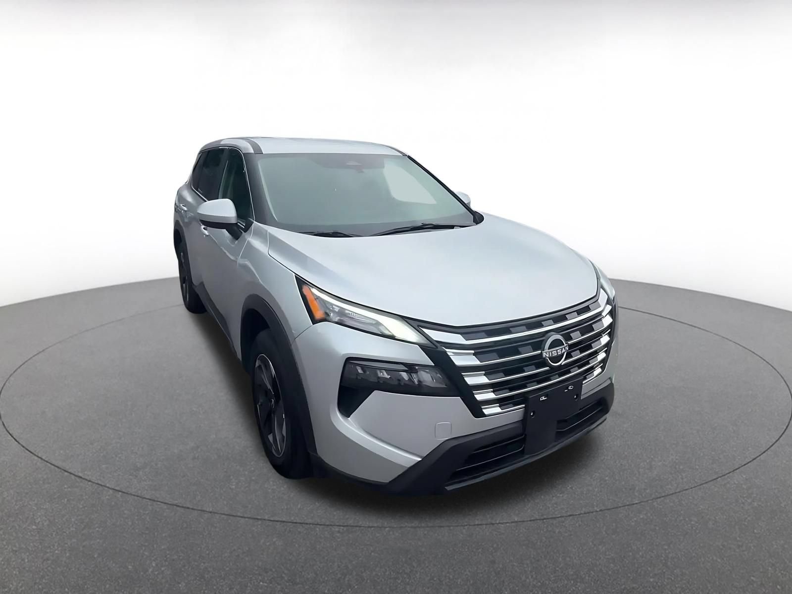 Used 2025 Nissan Rogue SV AWD/4WD image 3