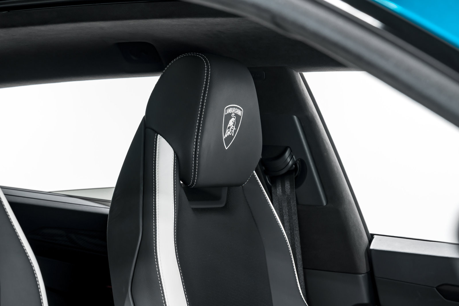 Used 2025 Lamborghini Urus SE AWD/4WD image 39