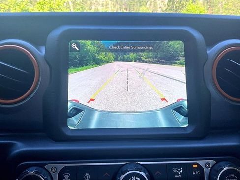 Used 2022 Jeep Gladiator Mojave w/ Cold Weather Group AWD/4WD image 14