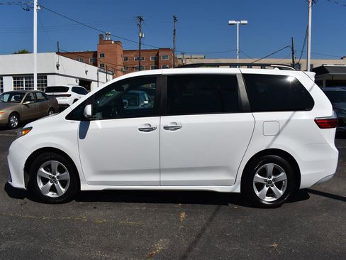 Used 2020 Toyota Sienna LE image 12