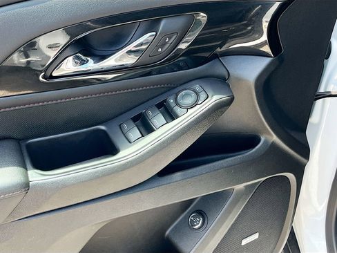 Used 2022 Chevrolet Traverse RS image 18