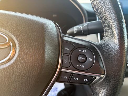 Used 2020 Toyota Avalon XLE image 14