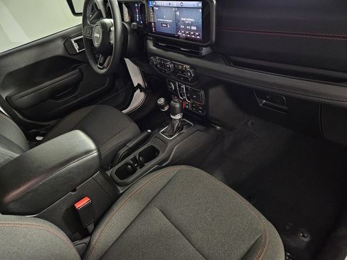 Used 2025 Jeep Gladiator Rubicon w/ Convenience Group AWD/4WD image 30
