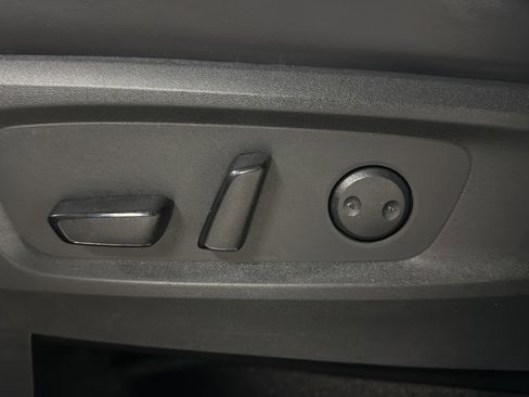 Used 2024 Nissan Pathfinder Platinum image 17