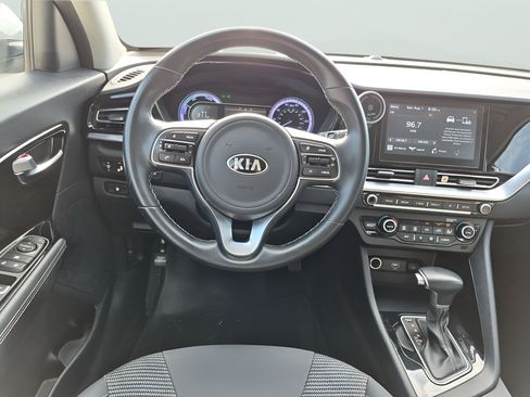 Used 2020 Kia Niro LXS FWD image 32