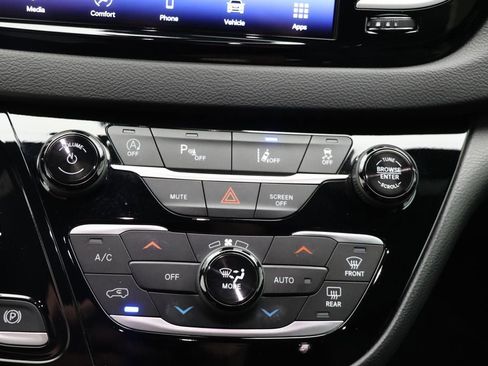 Used 2025 Chrysler Pacifica Select FWD image 22