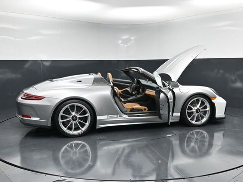 Used 2019 Porsche 911 Speedster RWD image 31