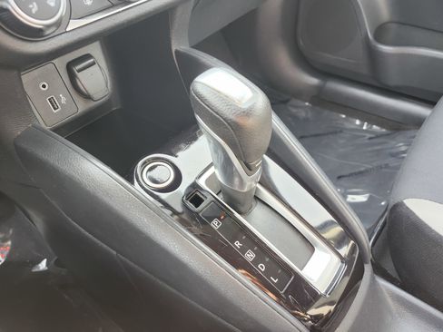 Used 2021 Nissan Versa SV image 30