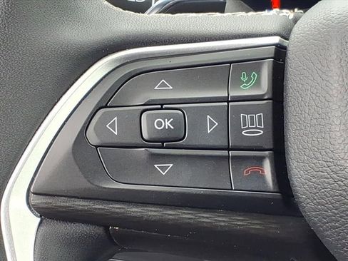 Used 2023 Jeep Grand Cherokee Altitude image 12